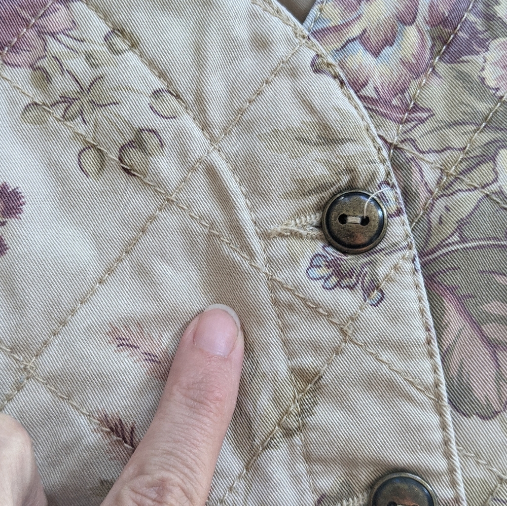 Liz Wear vintage quilted floral vest - Picture 9 of 9